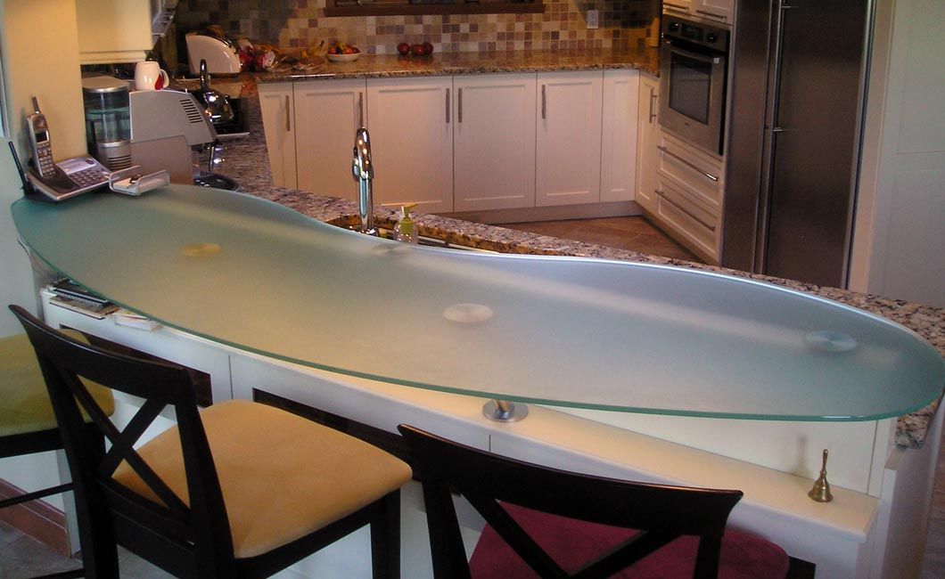 Table en verre satiné